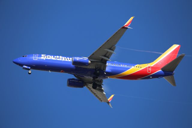 Boeing 737-800 (N8558Z)