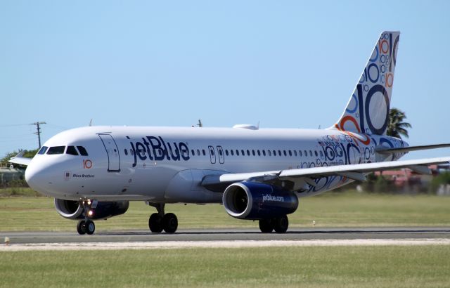 Airbus A320 (N569JB) - jetBlue A320 10yr anniversary rolling rwy 8 at BQN.