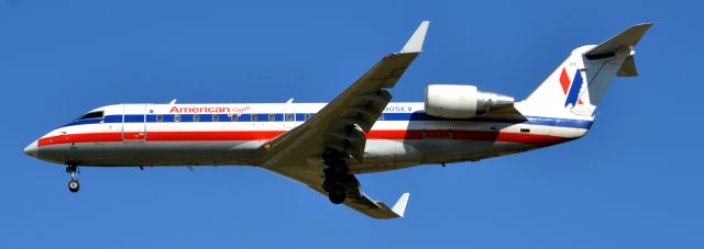 Canadair Regional Jet CRJ-200 (N905EV)