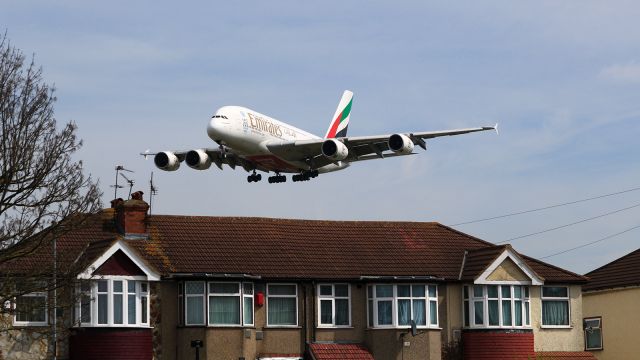 Airbus A380-800 (A6-EDL) - Myrtle Avenue