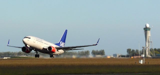 Boeing 737-700 (SE-REZ)