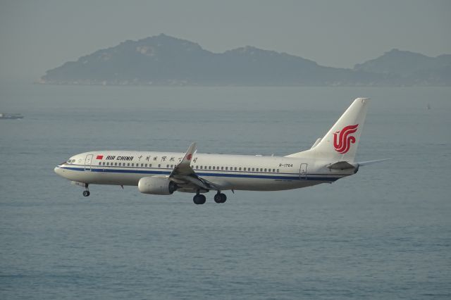 Boeing 737-800 (B-1764)