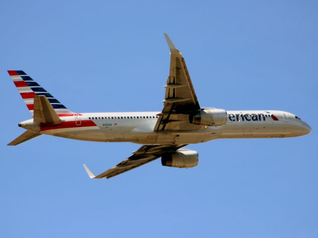 Boeing 757-200 (N189AN)