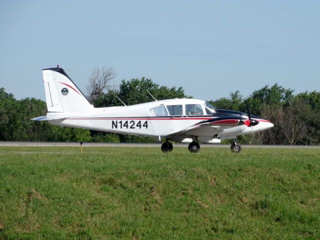 Piper Aztec (N14244)