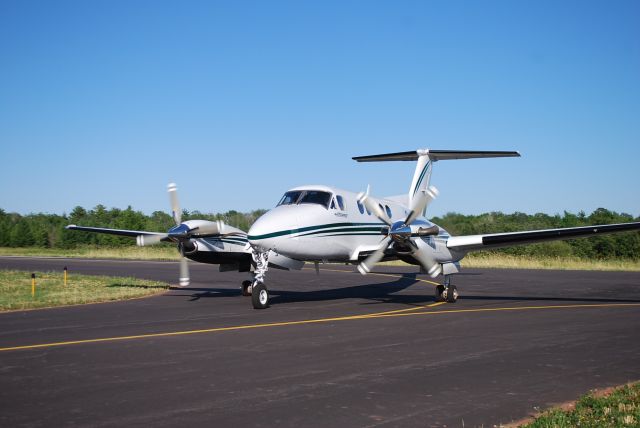 Beechcraft Super King Air 200 (N346BA)