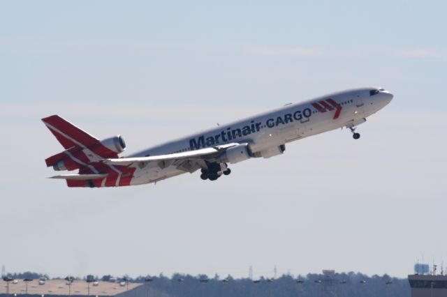 McDonnell Douglas DC-10 — - Taken from balcony, Holiday Inn, Atlanta Airport North.  3 March 2007.