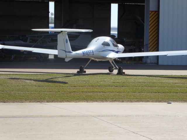 Diamond DA-20 (N143TX)