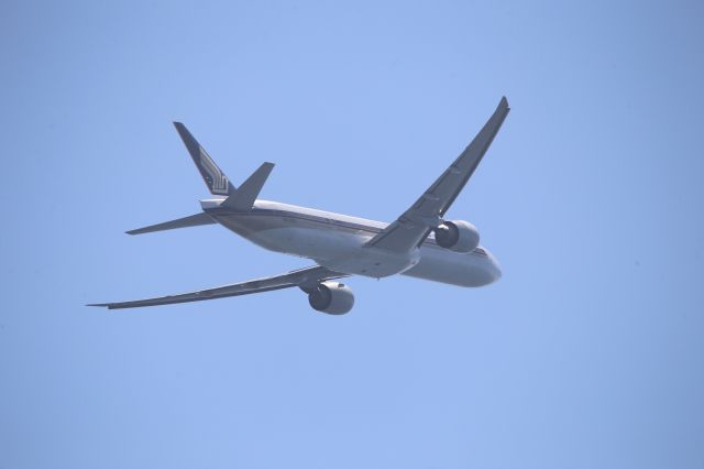 BOEING 777-300ER (9V-SWS)