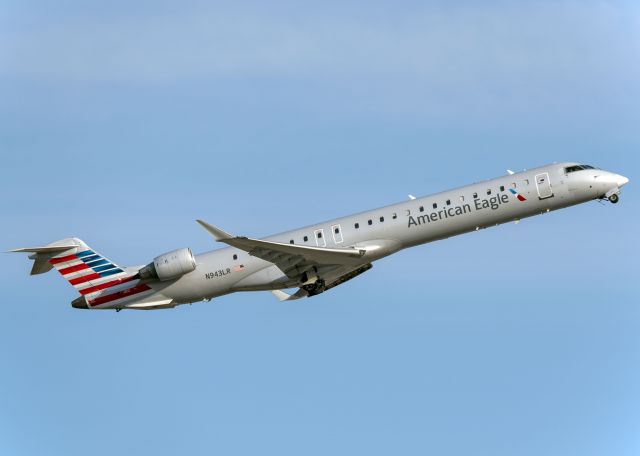 Canadair Regional Jet CRJ-900 (N943LR)