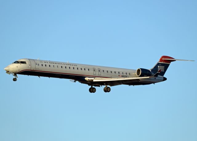 Canadair Regional Jet CRJ-900 (N925FJ)