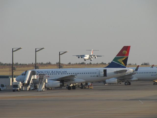 Avro RJ-100 Avroliner — - An Avro RJ100 landing at Johannesburg