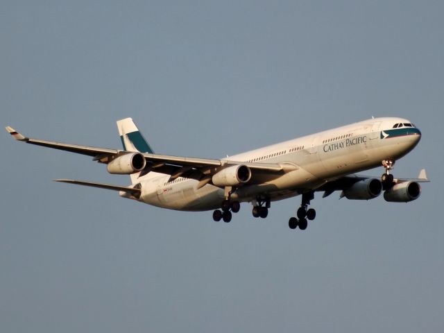 Airbus A340-300 (B-HXJ)