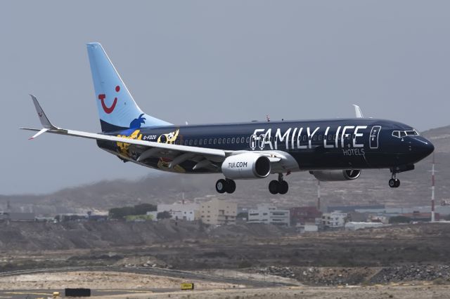 Boeing 737-800 (G-FDZG)