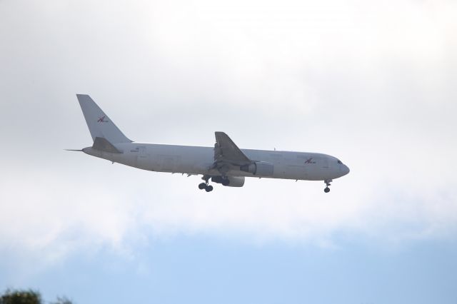 BOEING 767-300 (N226CY)