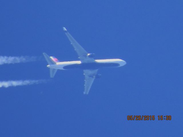 BOEING 767-300 (N195DN)