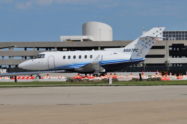 Hawker 800 (N887PC)