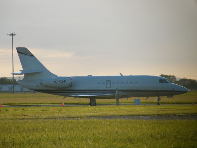 Hawker 800 (N711PE) - N711PE FALCON 2000 CN 105 SEEN HERE ON FOX AT SHANNON ON JUNE 11TH 2011