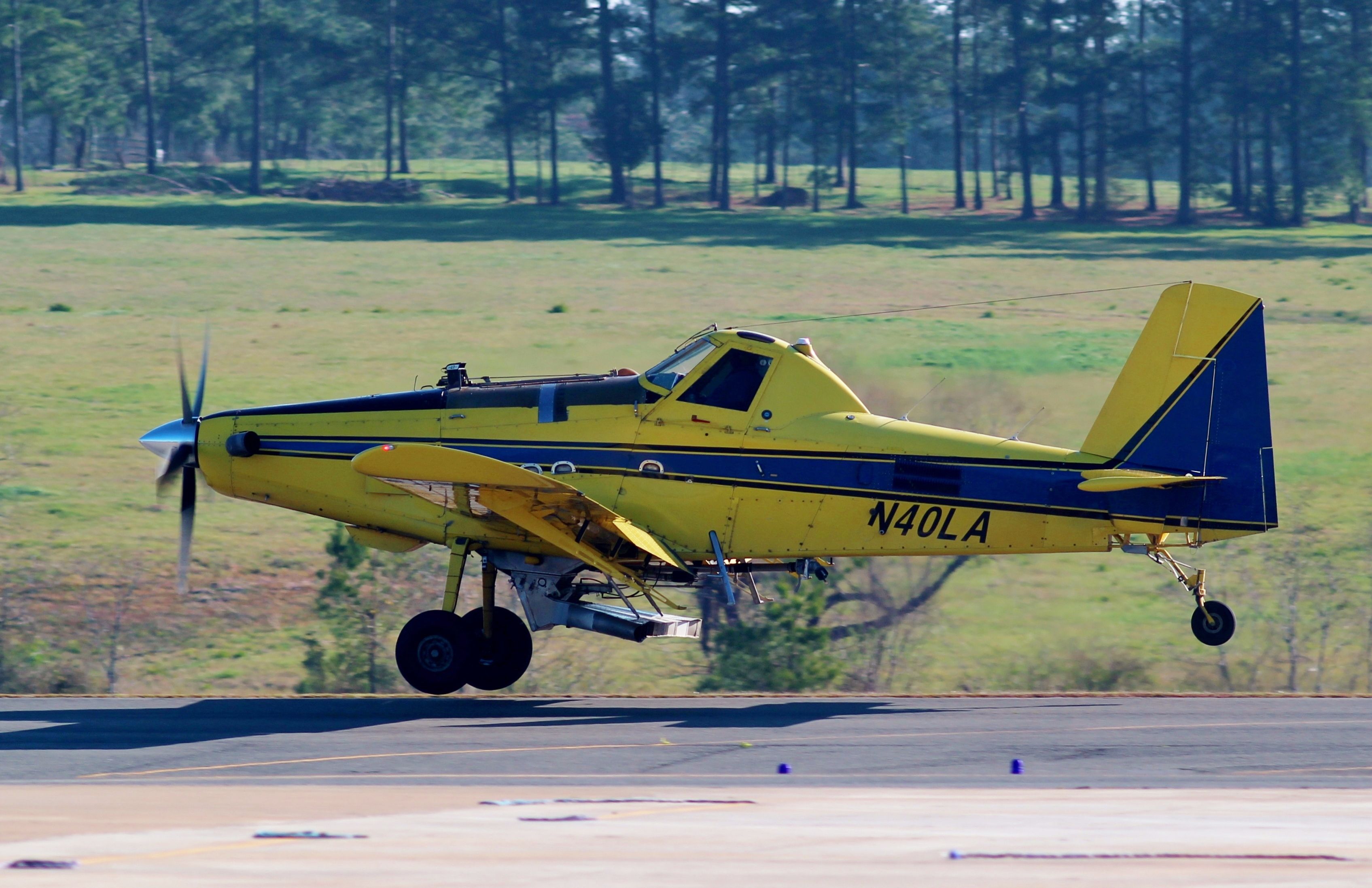 Air Tractor AT-802 (N40LA)