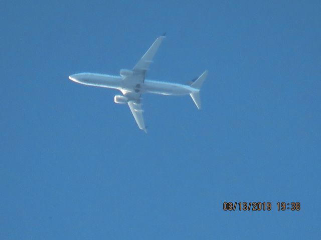 Boeing 737-900 (N69818)