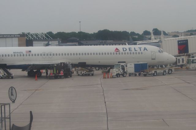 McDonnell Douglas MD-88 (N946DL)