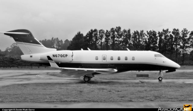 Bombardier Challenger 300 (N670CP)
