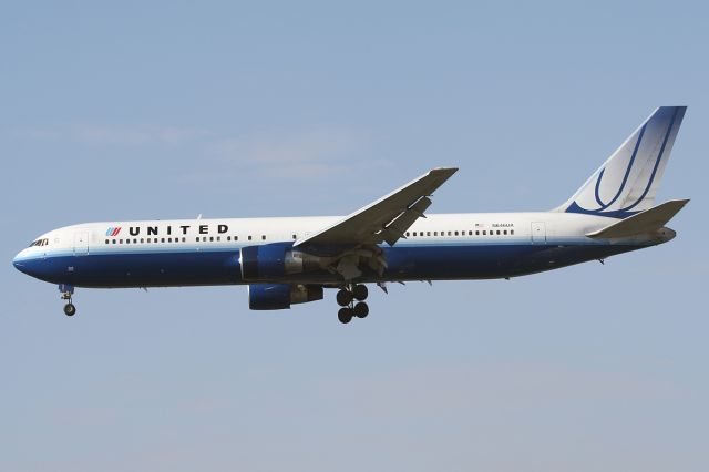 BOEING 767-300 (N646UA)