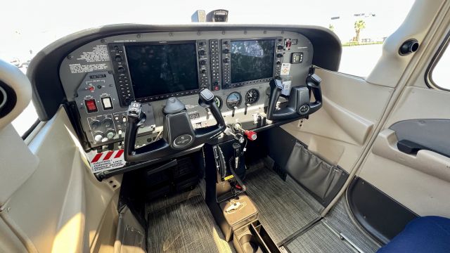 Cessna Skyhawk (N878ER)