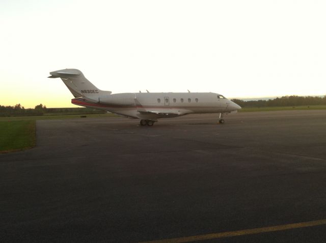 Bombardier Challenger 300 (N830EC)