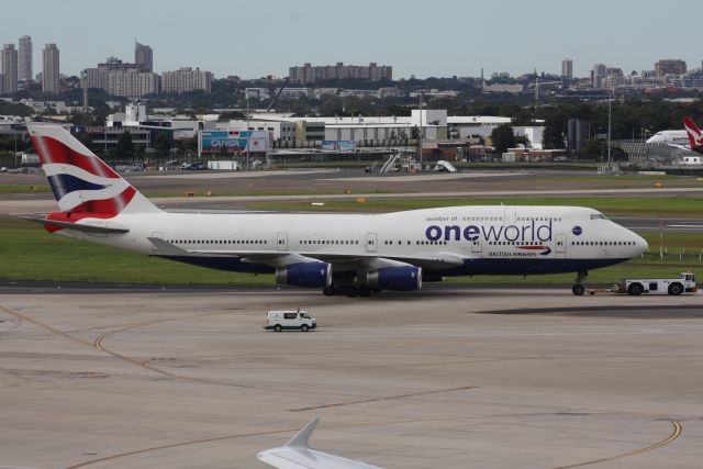 Boeing 747-400 (G-BNLI)