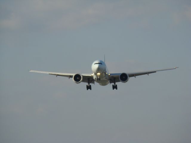 BOEING 777-300ER (C-FIVR)