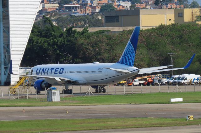 N657UA —