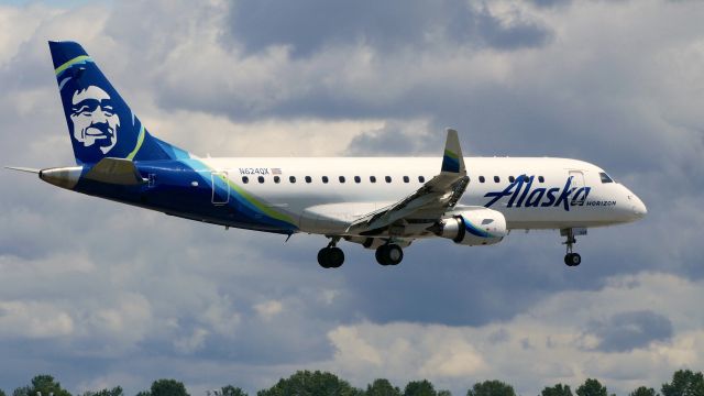 Embraer 175 (N624QX) - QXE2827 from SFO on final to RWY 16R on 6.20.19. (ERJ-175LR / cn 17000657). 