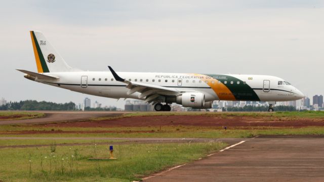 Embraer ERJ-190 (FAB2590)