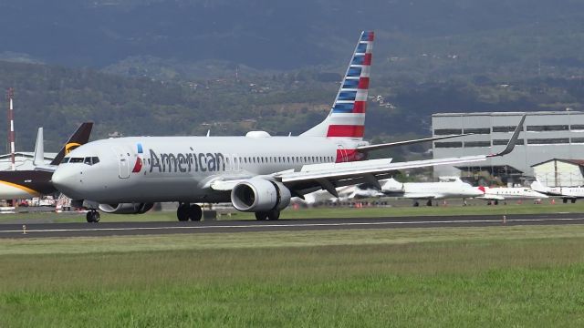 Boeing 737-800 (N339PL)