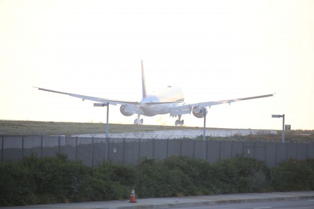 BOEING 777-300ER (JA793A)