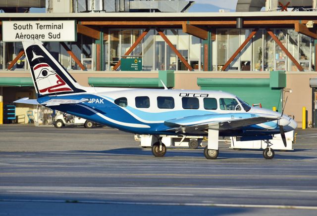 Piper Navajo (C-GPAK) - Vancouver International (CYVR/YVR). Stunning new livery.
