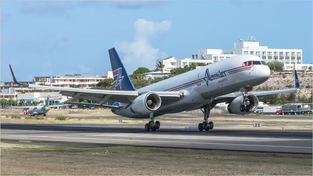 Boeing 757-200 (N818NH)