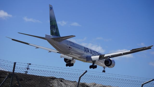 BOEING 777-300 (F-OLRE) - Roland Garros Airport