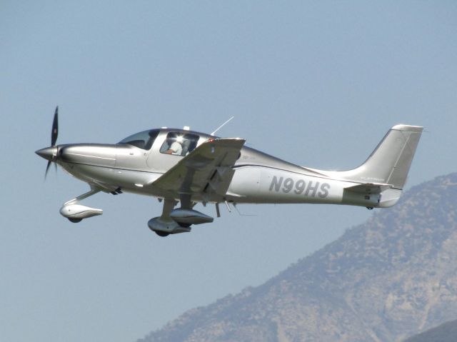 Cirrus SR22 Turbo (N99HS) - Taking off RWY 26R