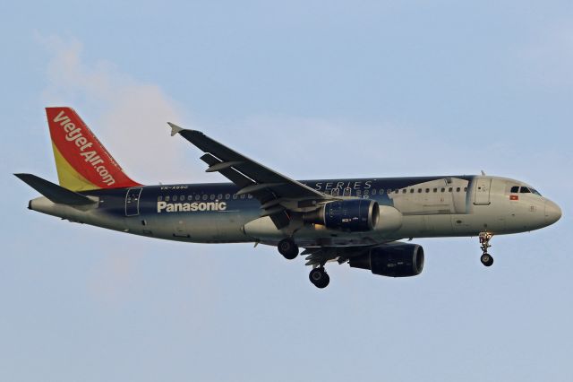 Airbus A320 (VN-A690) - "Panasonic" livery