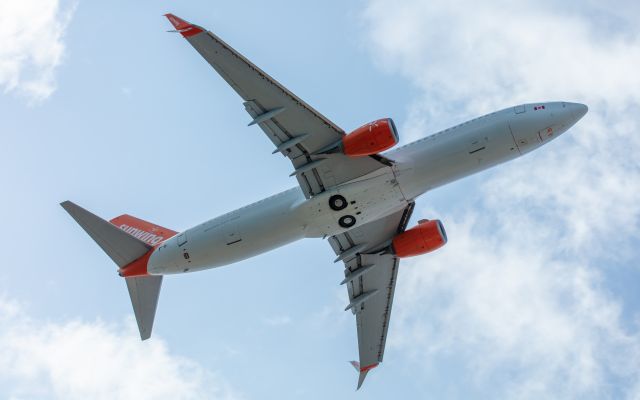 Boeing 737-800 (C-FYJD)