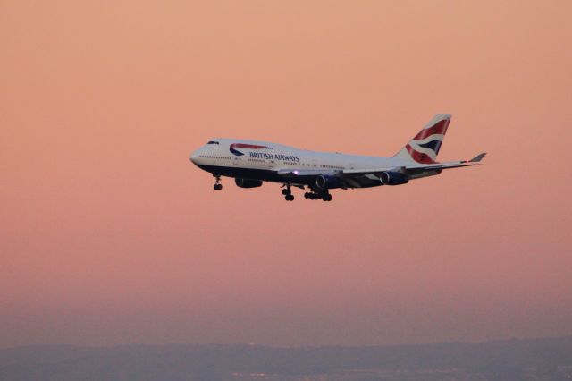 Boeing 747-400 (G-BNLW)