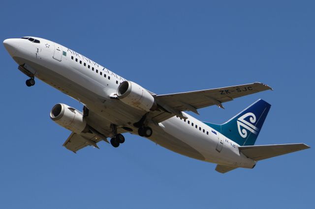 BOEING 737-300 (ZK-SJC)