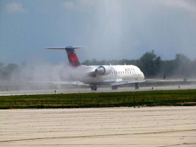 Canadair Regional Jet CRJ-200 (N8598B)