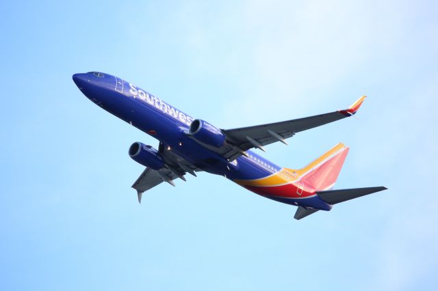 Boeing 737-800 (N8648A)