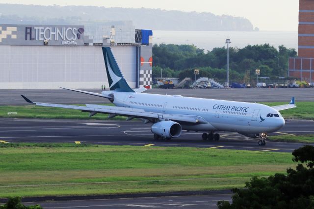 Airbus A330-300 (B-LBB)