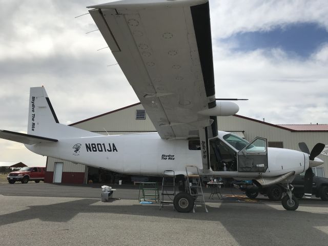 Cessna Caravan (N801JA) - The Ritz Skydiving’s Cessna Caravan, stopping by Burrows Aviation to get some work done on it. They look mean without the baggage pod.