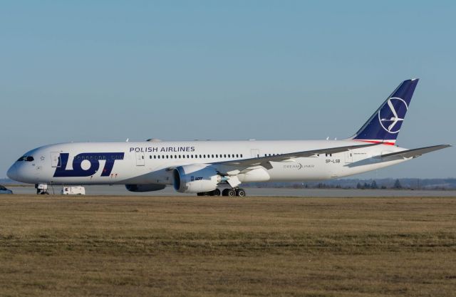 Boeing 787-9 Dreamliner (SP-LSB) - Spotting RZE