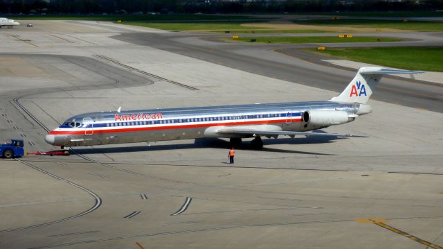 McDonnell Douglas MD-82 (N581AA)