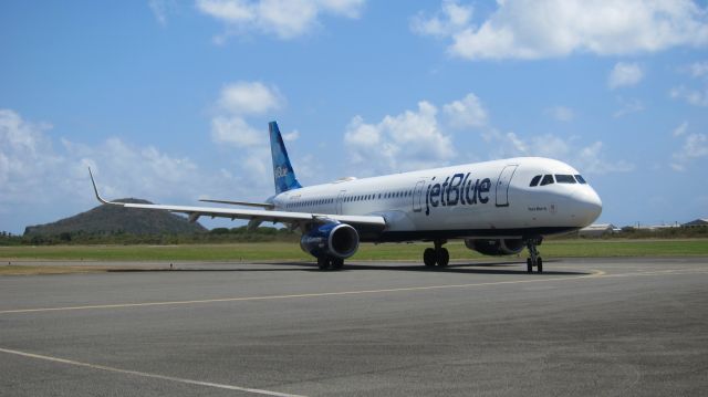 Airbus A321 (N952JB)